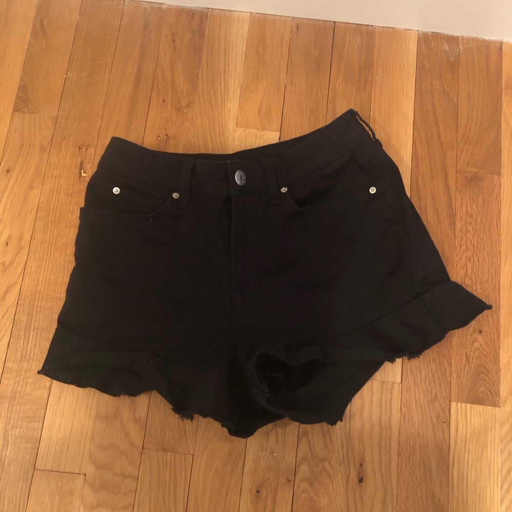 Black jean shorts with ruffles